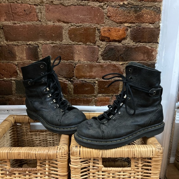 dr martens shoes size 6